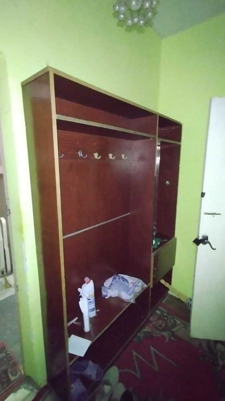 Продаются шкаф и прихожая