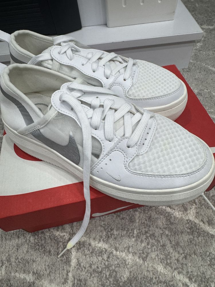 Adidasi Nike dama in stare foarte buna