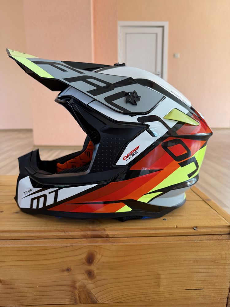 Мотокрос каска MT Falcon THR bo gloss pearl white L