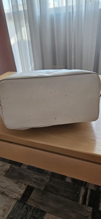 Оригинална чанта на Guess