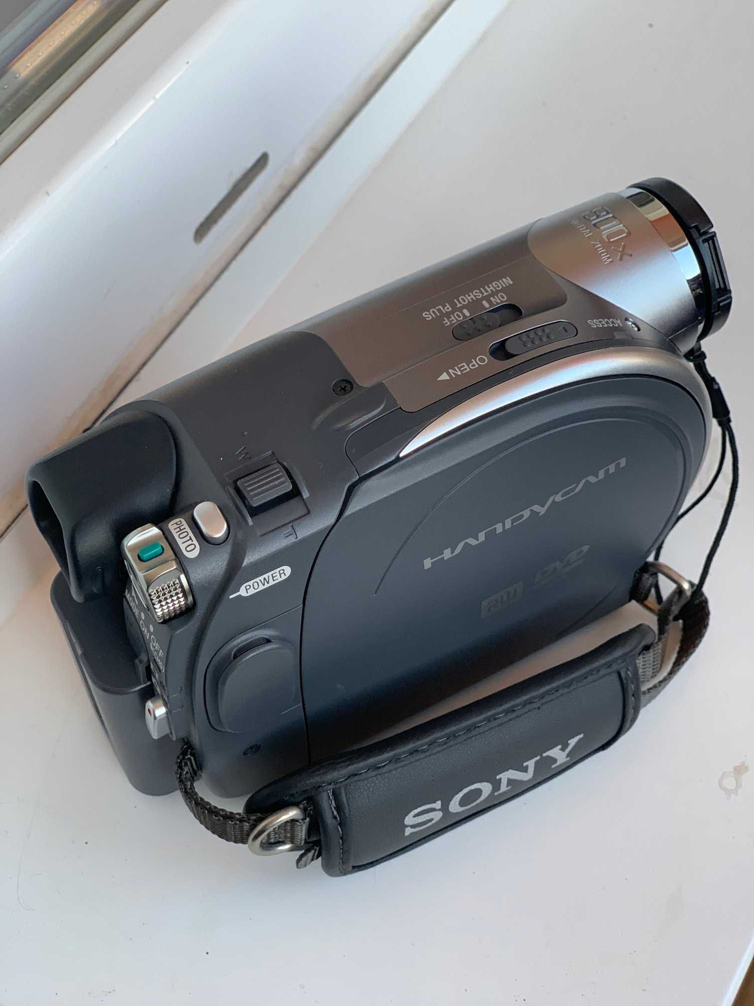 Camera Video Digitala Sony DCR-DVD205E