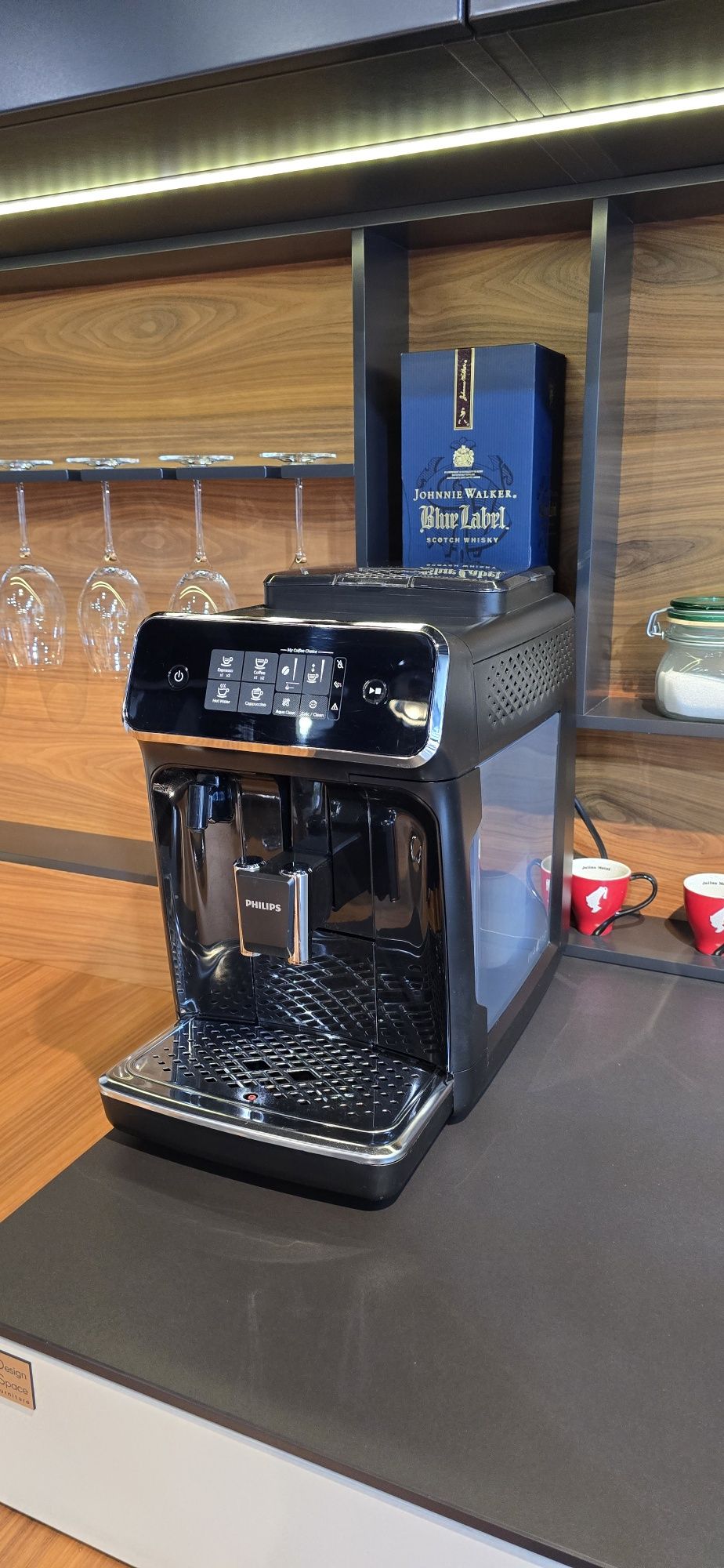 КАФЕАВТОМАТ PHILIPS СЕРИЯ 2200, 1500W, Автоматична Капучино система