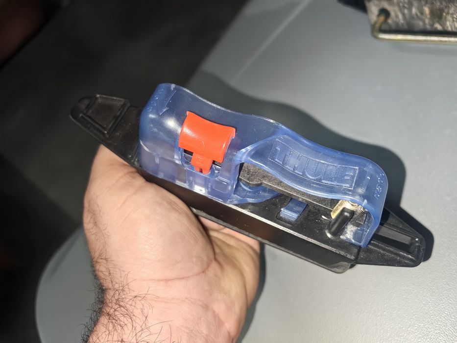 Продавам автобокс Thule Ocean 200