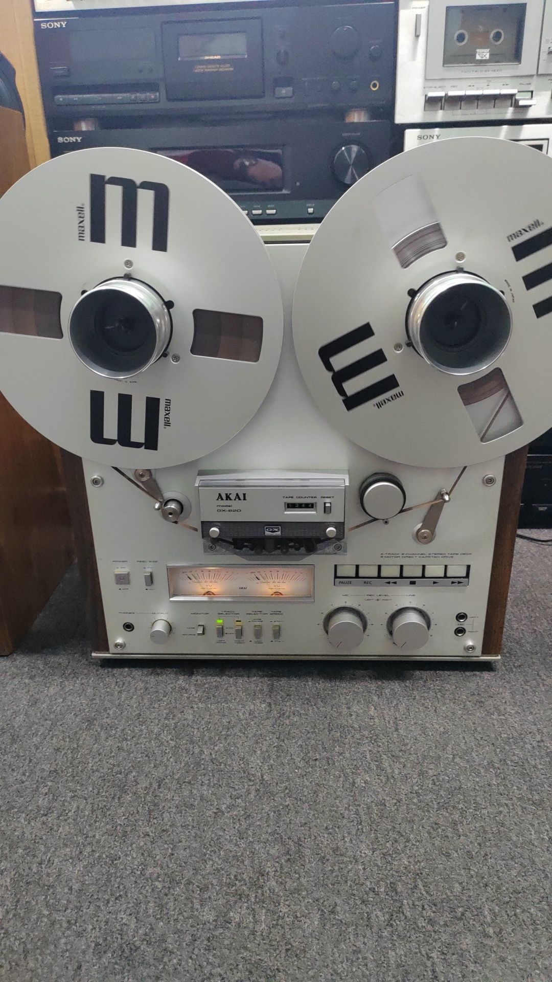 Vând magnetofon Akai GX 620