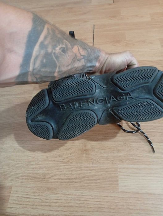 Vand schimb balenciaga triple s 43