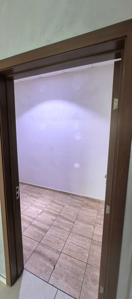 Дава се под наем Магазин в Карлово - 43 кв.м за 550 € - Снимка #3