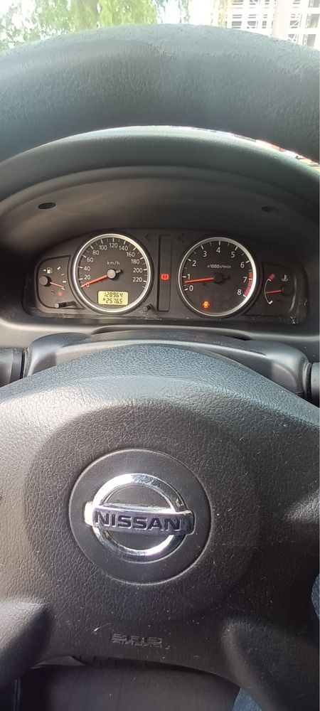 Nissan almera 2007