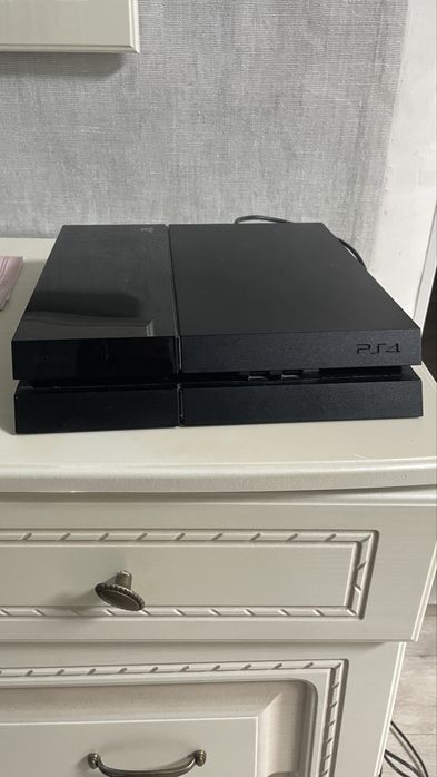 Продам PlayStation 4 (PS4) 500 ГБ в отличном состоянии