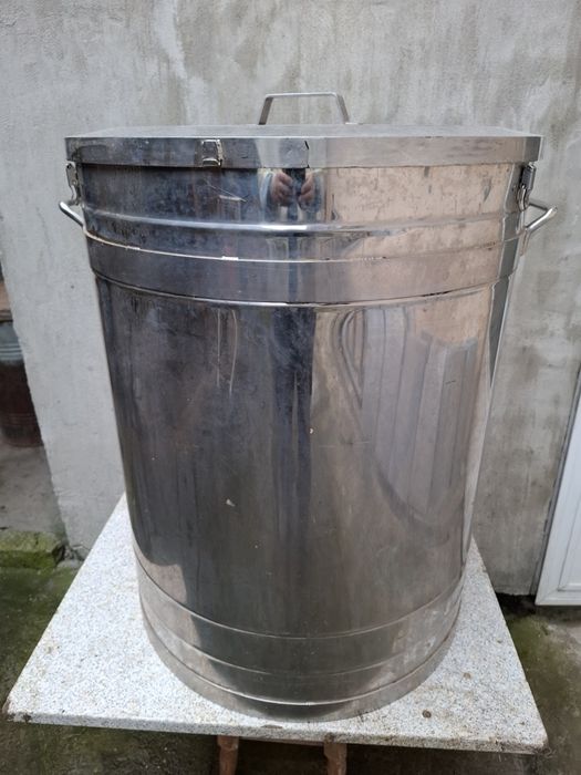 Vand doua butoaie de inox cu capac  200l