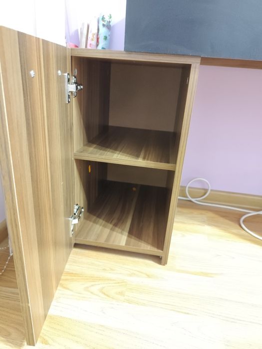 Нощни шкафчета и тоалетка с огледало в  цвят орех + черно