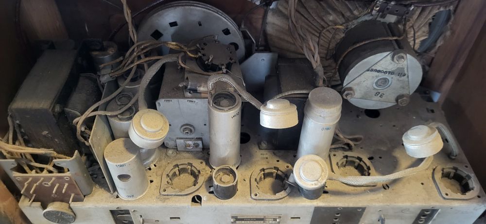 Philips Romanza 

Радиоприемника е в много д