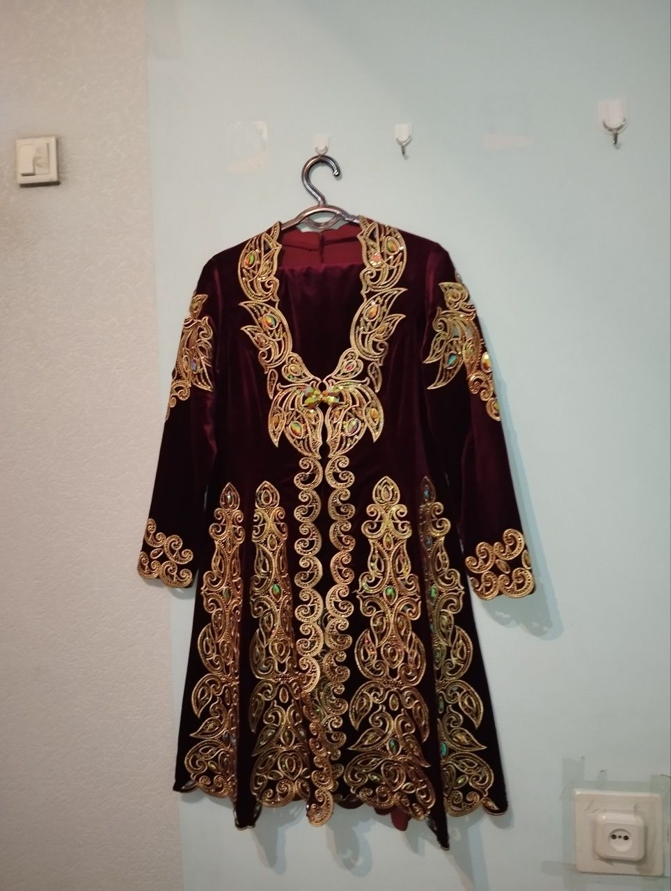 Kelin sarpolar sotiladi. Yaxshi kunlarga keyilgan.