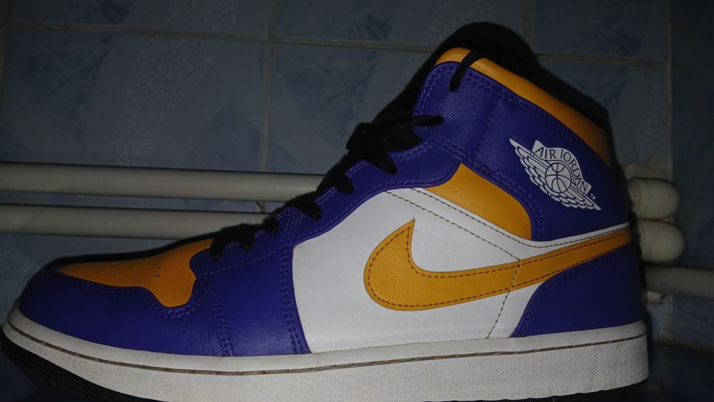 Vând Jordan 1 high Lakers / Putin negociabil