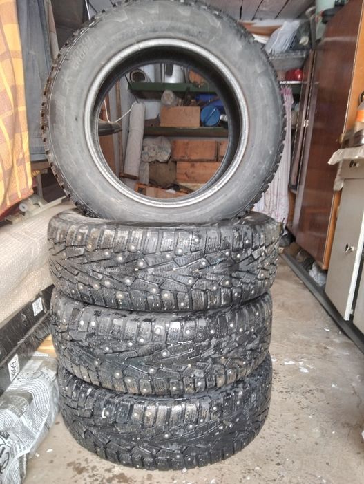 Продам шипованые шины
