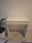 Vand masuta machiaje IKEA