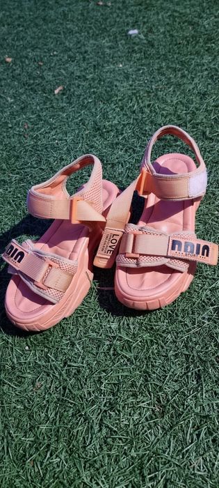 Продам женскую обувь по 4000 каждая