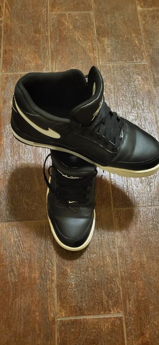 Vând papuci sport Nike Flight