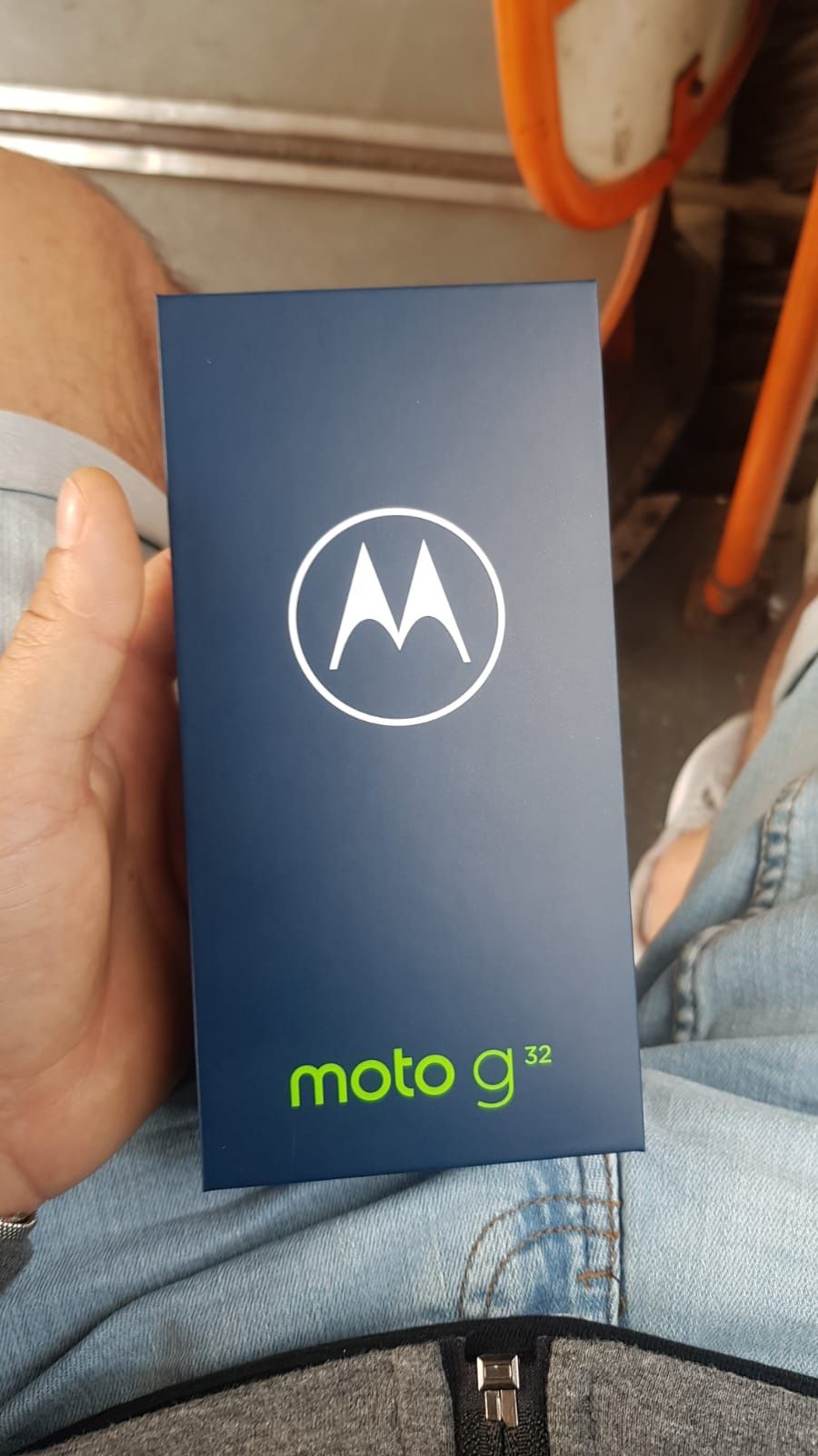 Motorola g32 la cutie însoțit de toate accesoriile