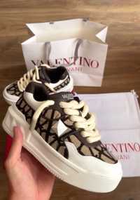 Продава дамски обувки Valentino