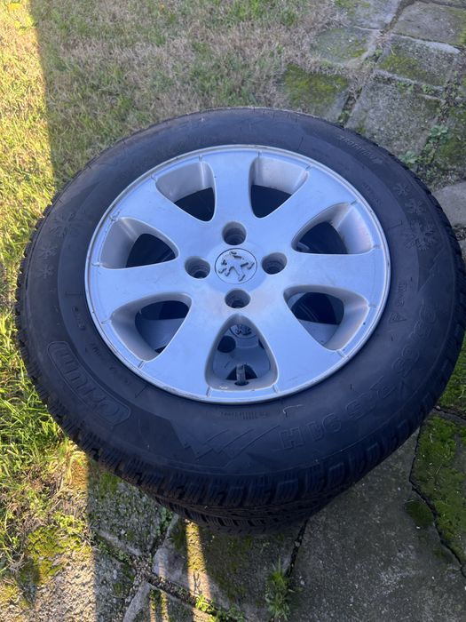 Зимни гуми с джанти 15 пежо