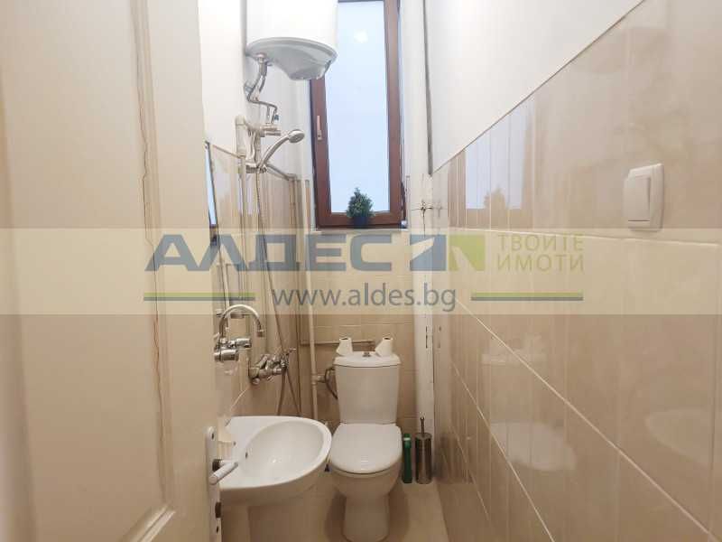 Дава се под наем Тристаен апартамент в София, Център - 125 кв.м за 750 € - Снимка #17