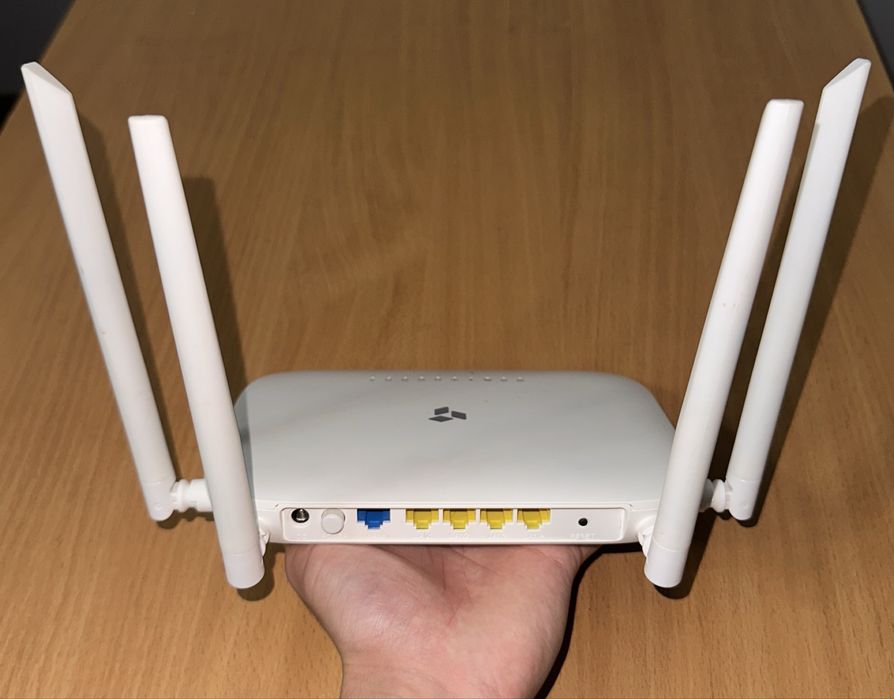Wi-Fi роутер SNR-CPE-ME2-LITE - мощный сигнал, отличное состояние