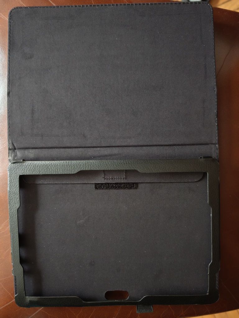 Черен калъф за Microsoft Surface GO 2