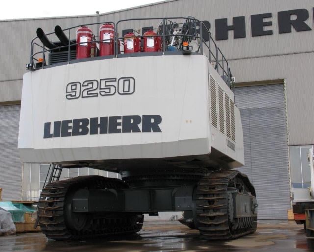 Предлагаем поставки запасных частей к спецтехнике  Liebherr Либхерр