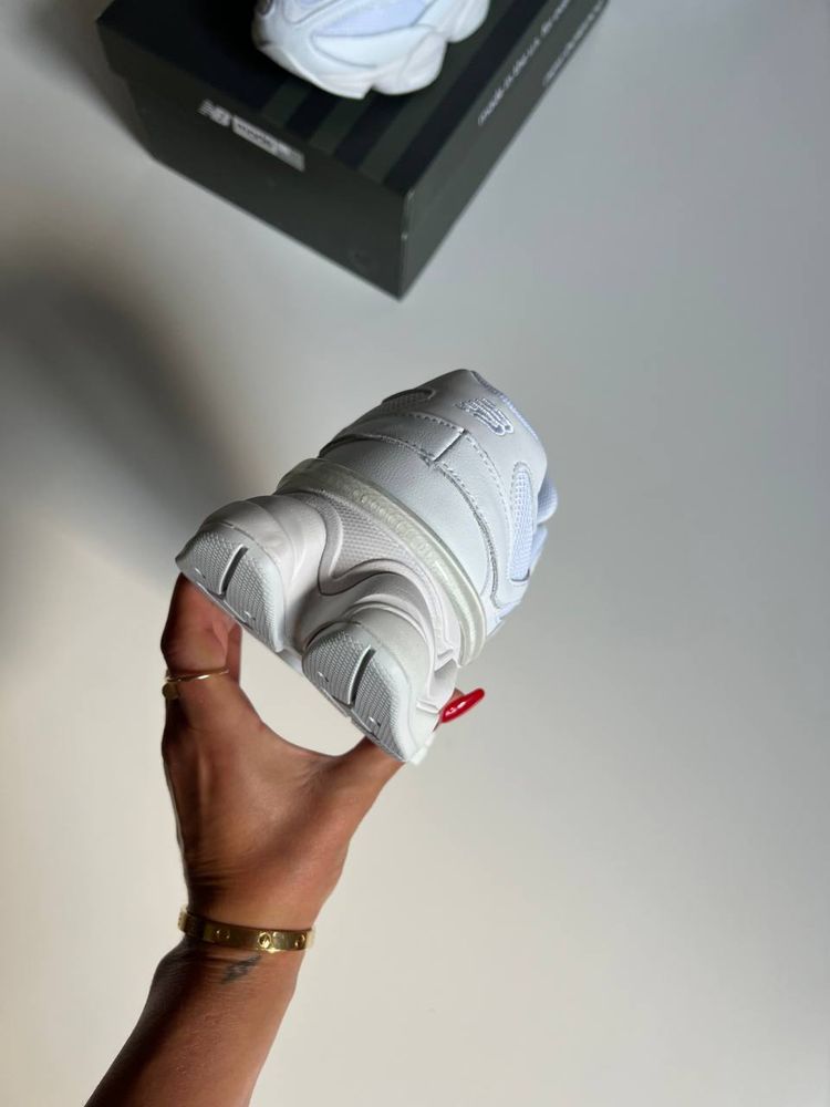 New Balance 9060 “Triple white”
