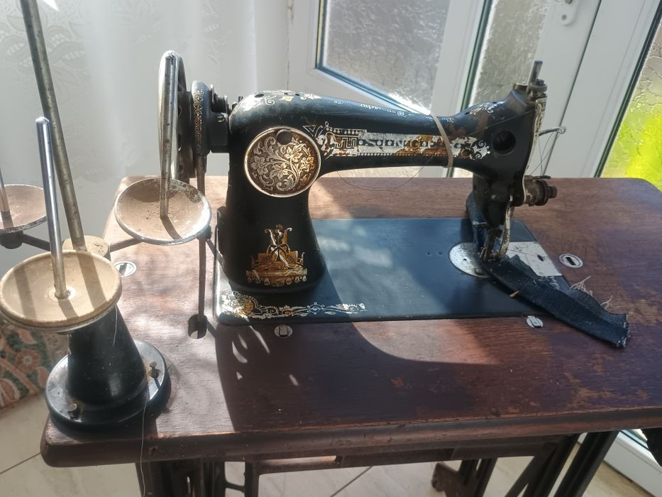 Masina de cusut Singer