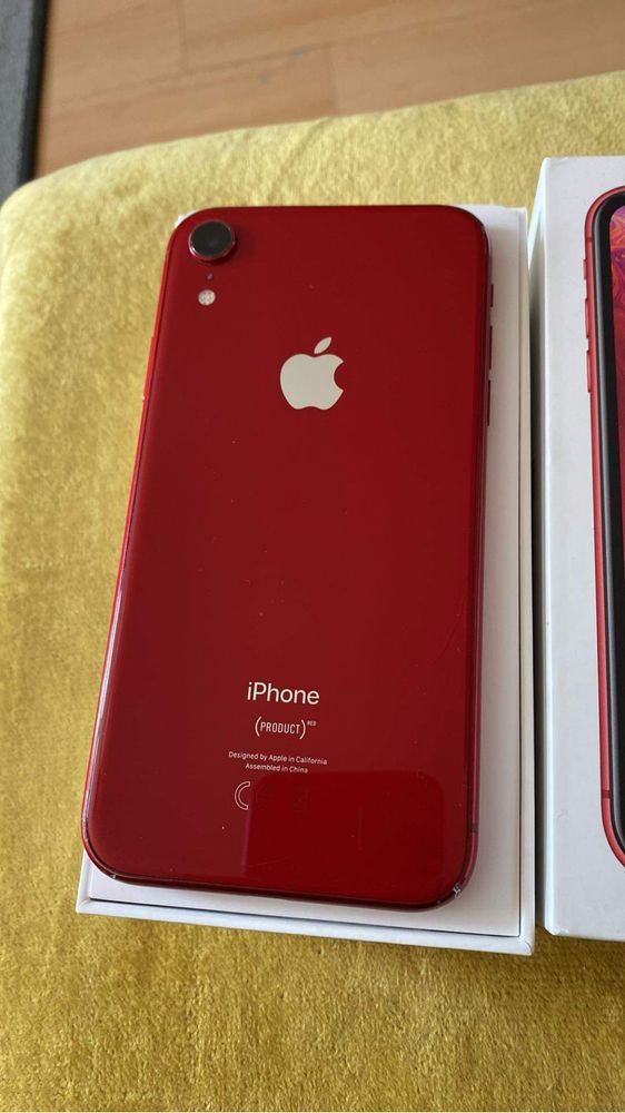 Iphone XR Red Edition+нови протектори и кейсове!