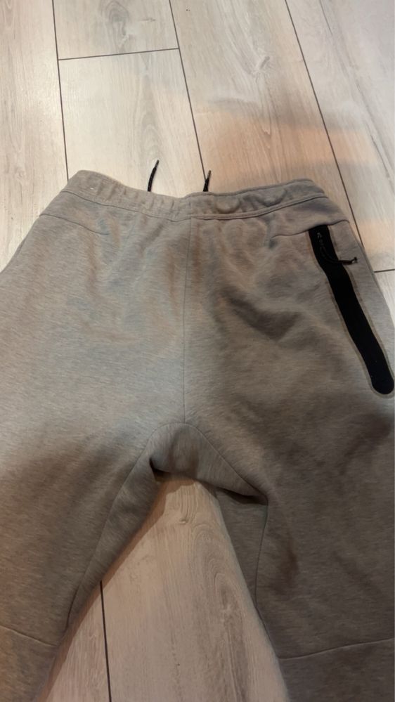 Спортен екип nike tech