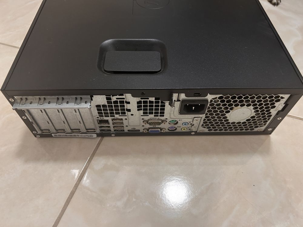 Компютър HP черен
