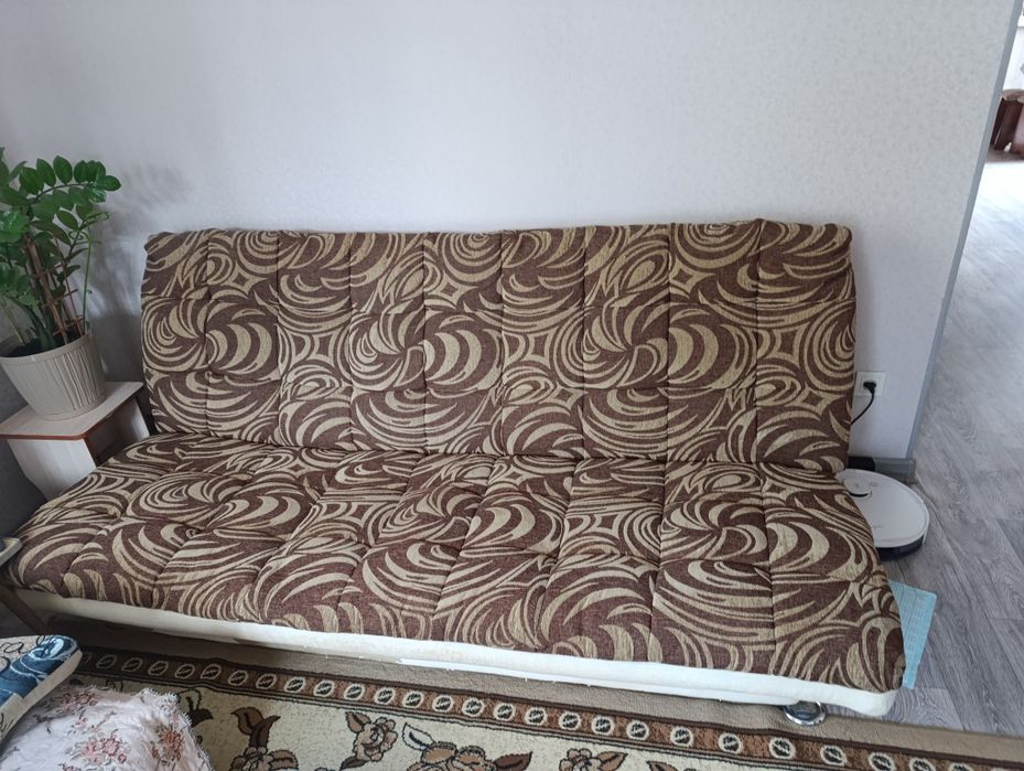 Продам диван и 1 кресло . Диван   2.10м в длину  90 ширину. 1