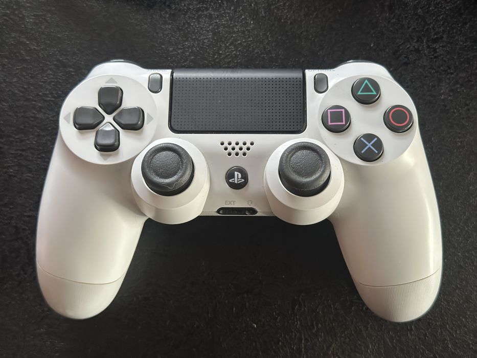 PlayStation 4 PRO 1TB + JoyStick + 3 Игри + Кабели