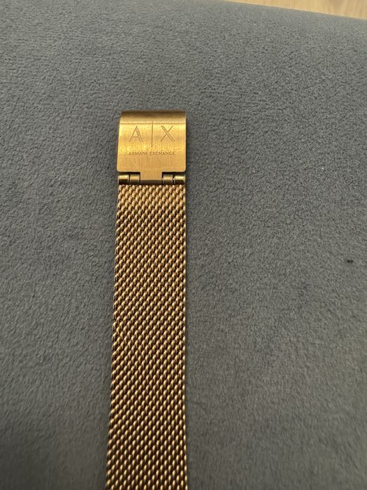 Продавам дамски часовник на Armani exchange