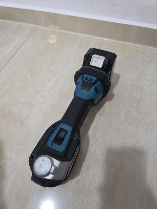 Multifuncțională multicuter Makita DTM 52