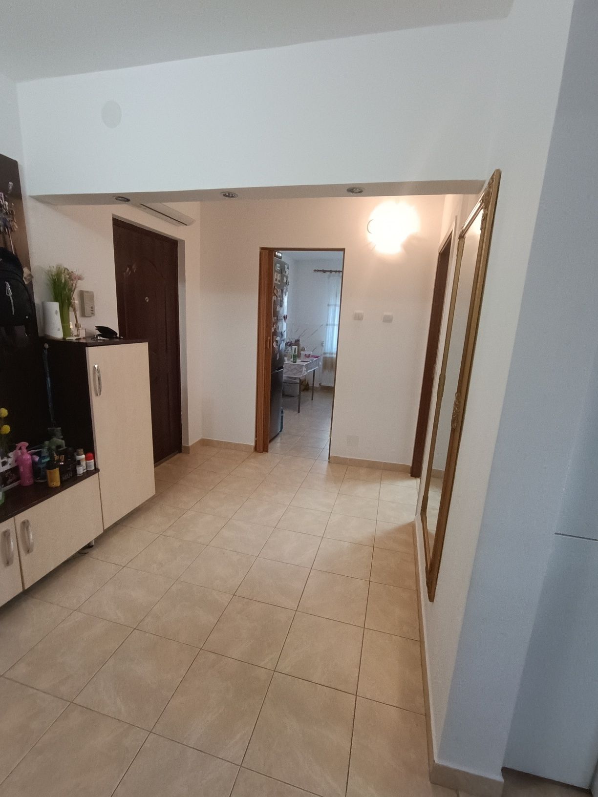 Vând apartament 3 camere micro 17