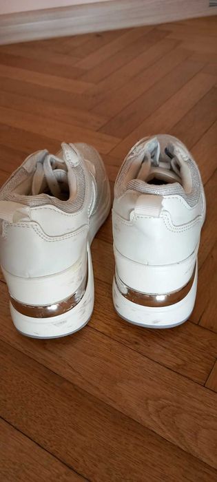 Бели детски сникърси