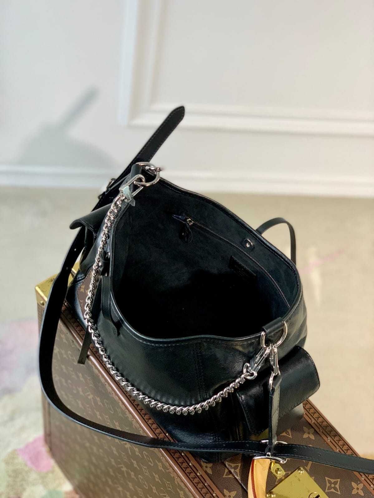 Geanta Louis Vuitton marimea 32 cm