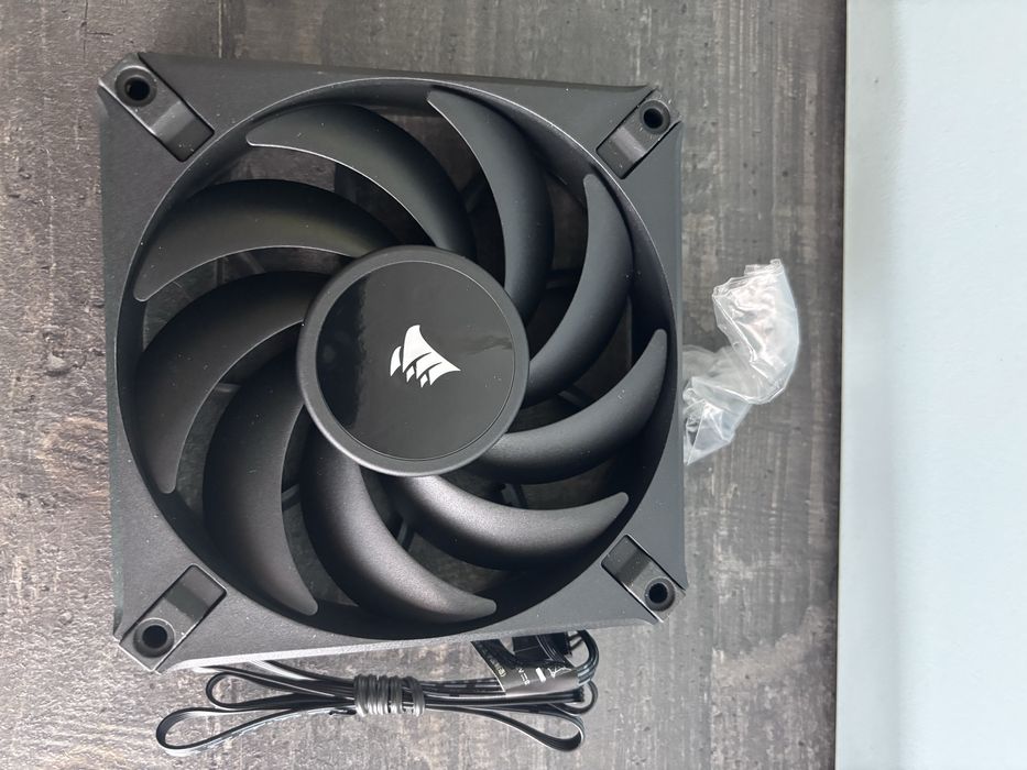 Ventilator Corsair AF120 elite