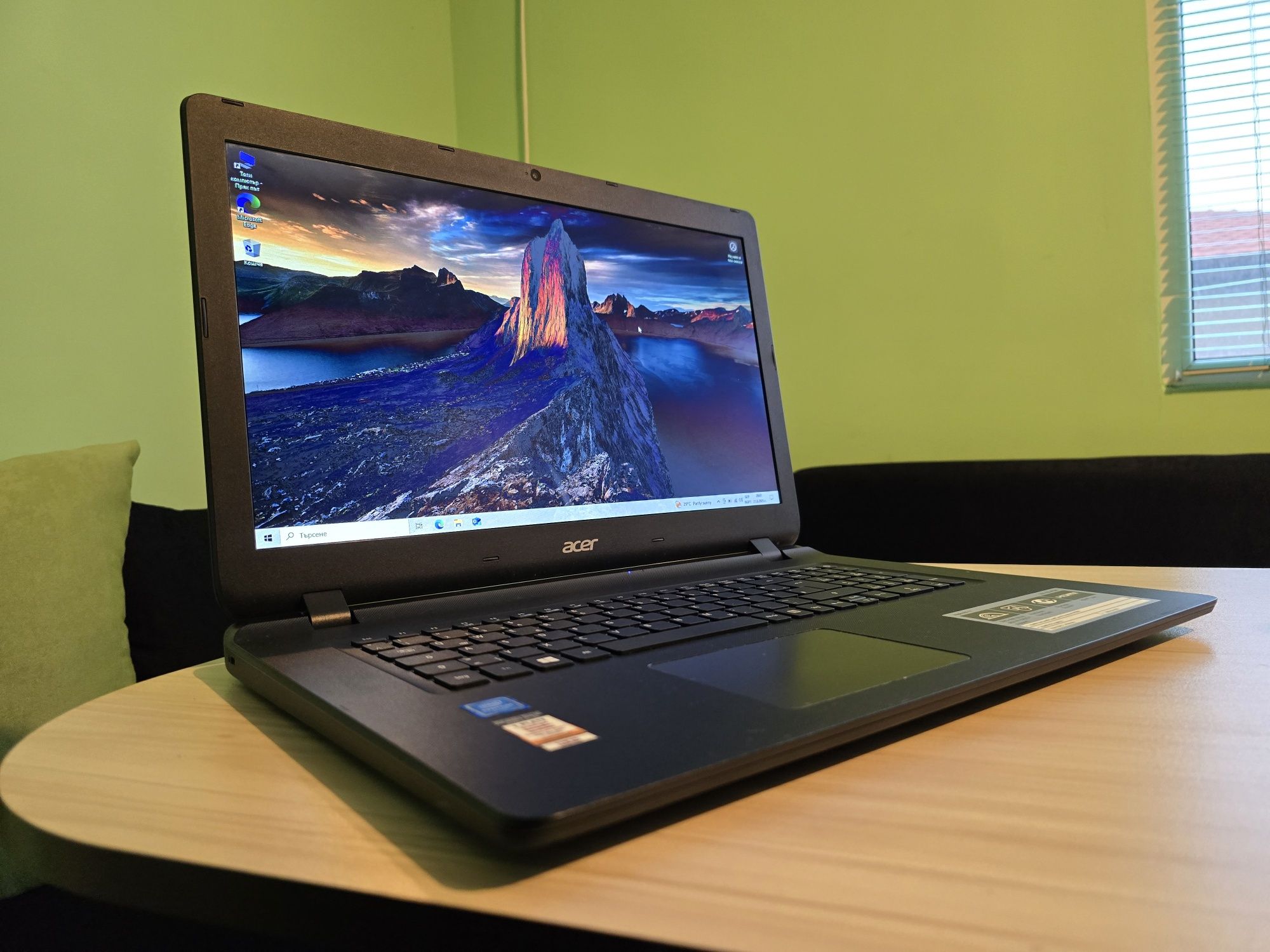 17.3" Acer 8GB RAM/1TB HDD