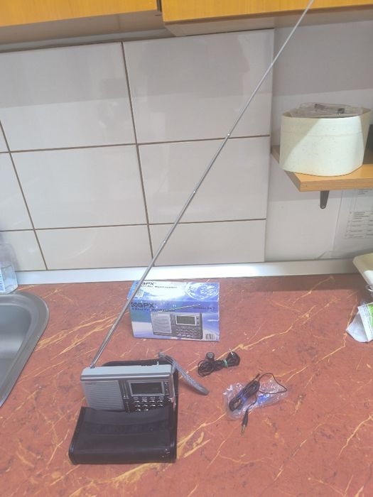 Radio portabil GPX – 4 Band PLL Worldreceiver Model DA7