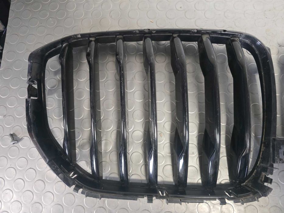 Оригинална решетка "Бъбреци" за BMW X5 G05