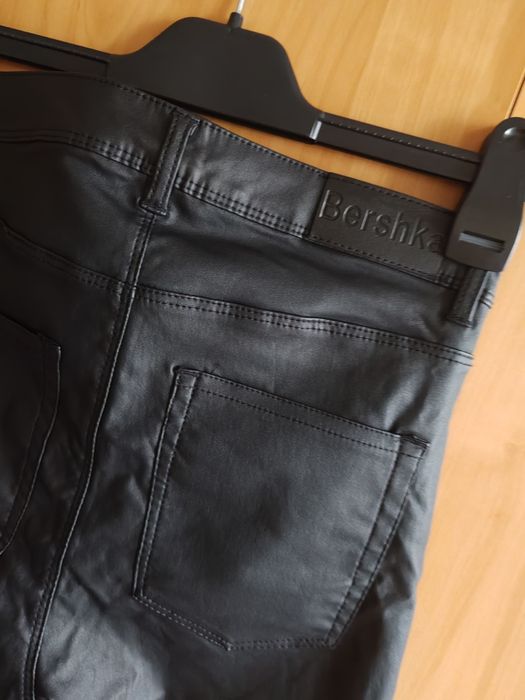 Кожен панталон Bershka
