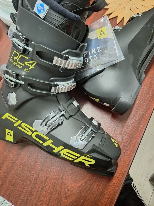 Clăpari Fisher mărimea 44 noi