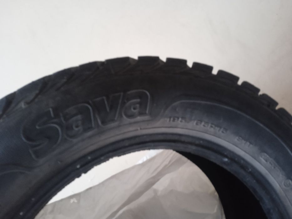 Продам комплект зимней резины на 15