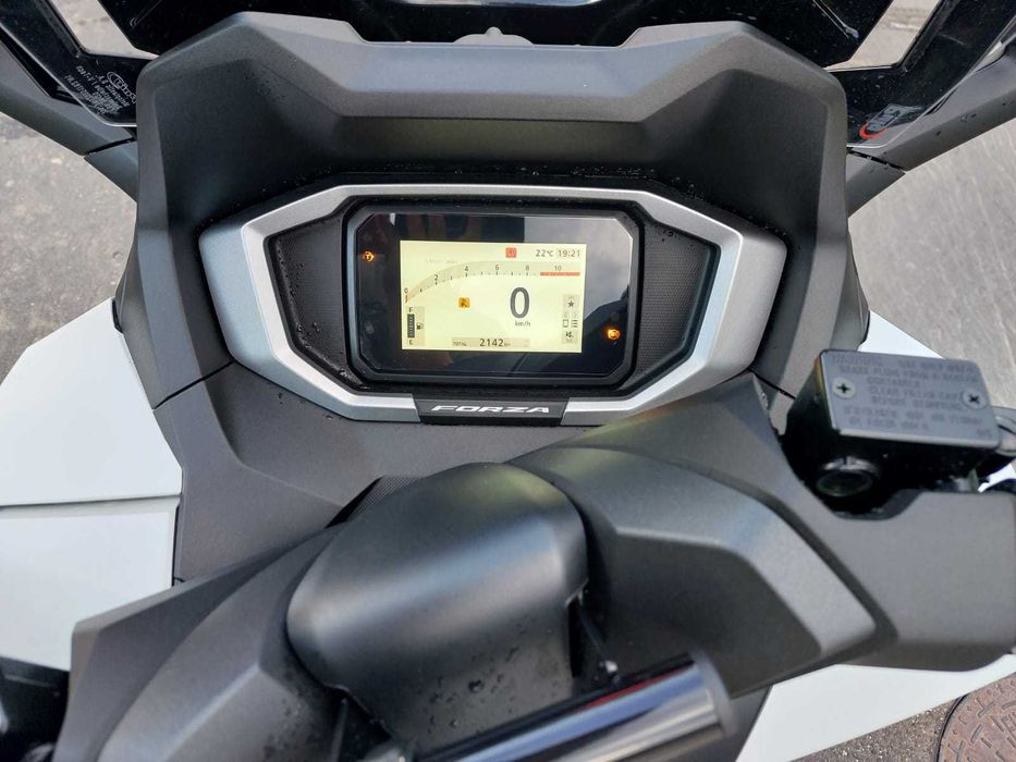 Honda Forza 350 2025 cu 3400 km
