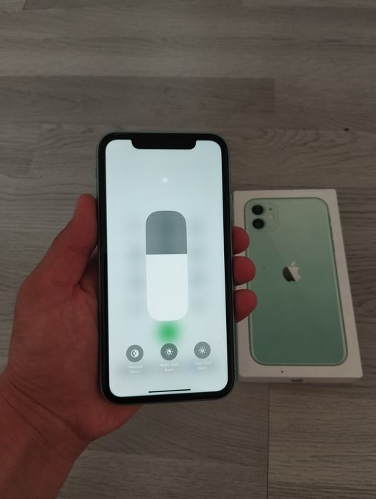 iPhone 11 64 GB ideal!