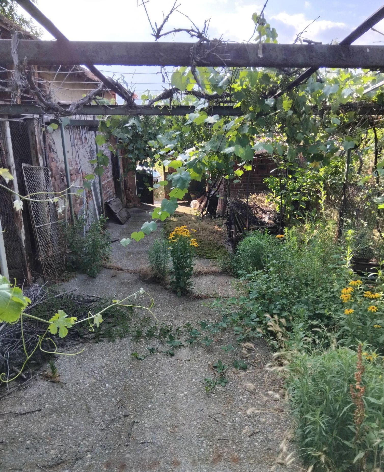 Продава къща в с.Баланово общ.Дупница.